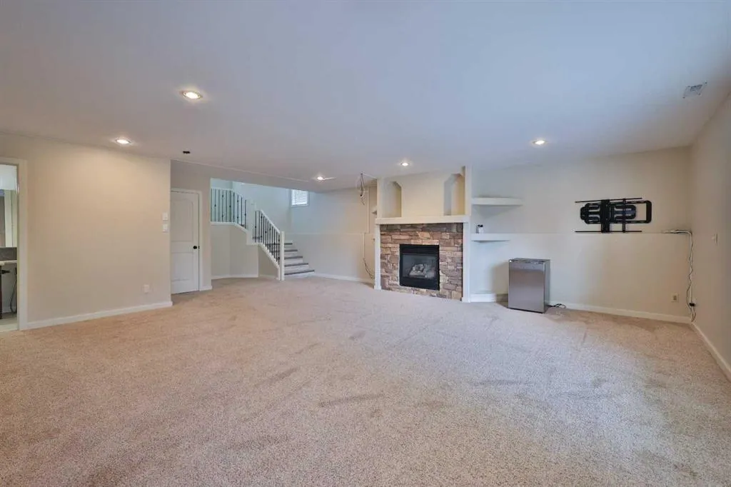 74 Rivermont Crescent W