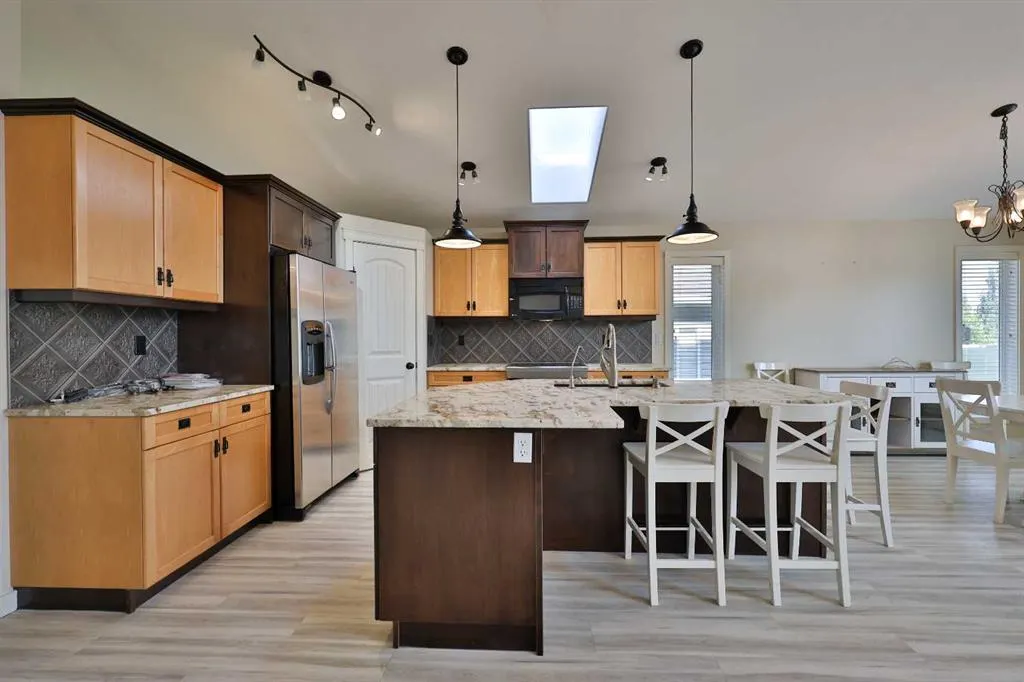 74 Rivermont Crescent W