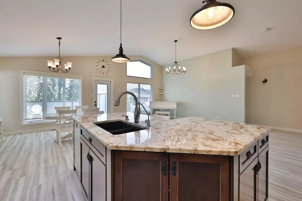 74 Rivermont Crescent W