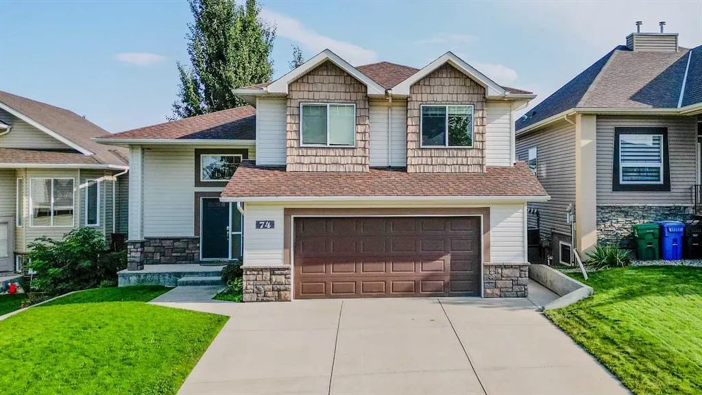74 Rivermont Crescent W