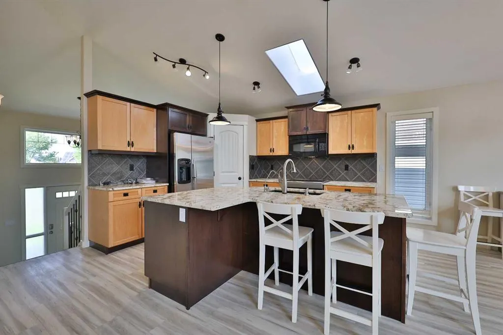 74 Rivermont Crescent W
