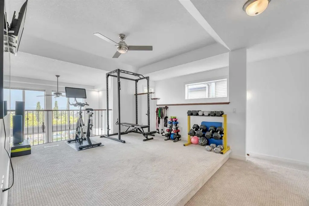 39 Crestridge Way SW