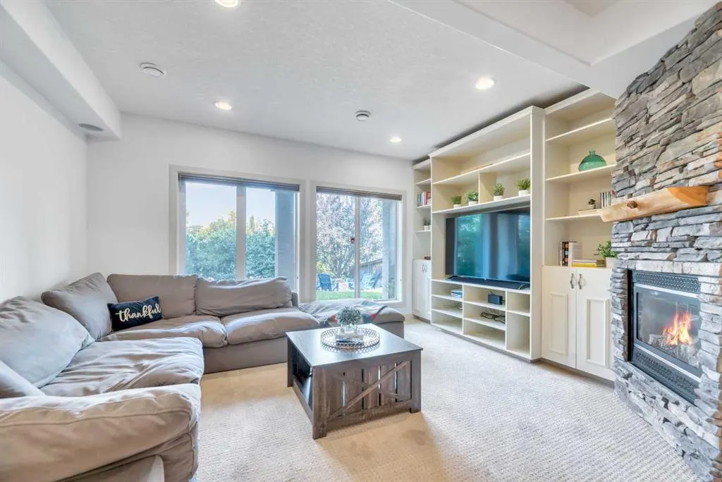 39 Crestridge Way SW