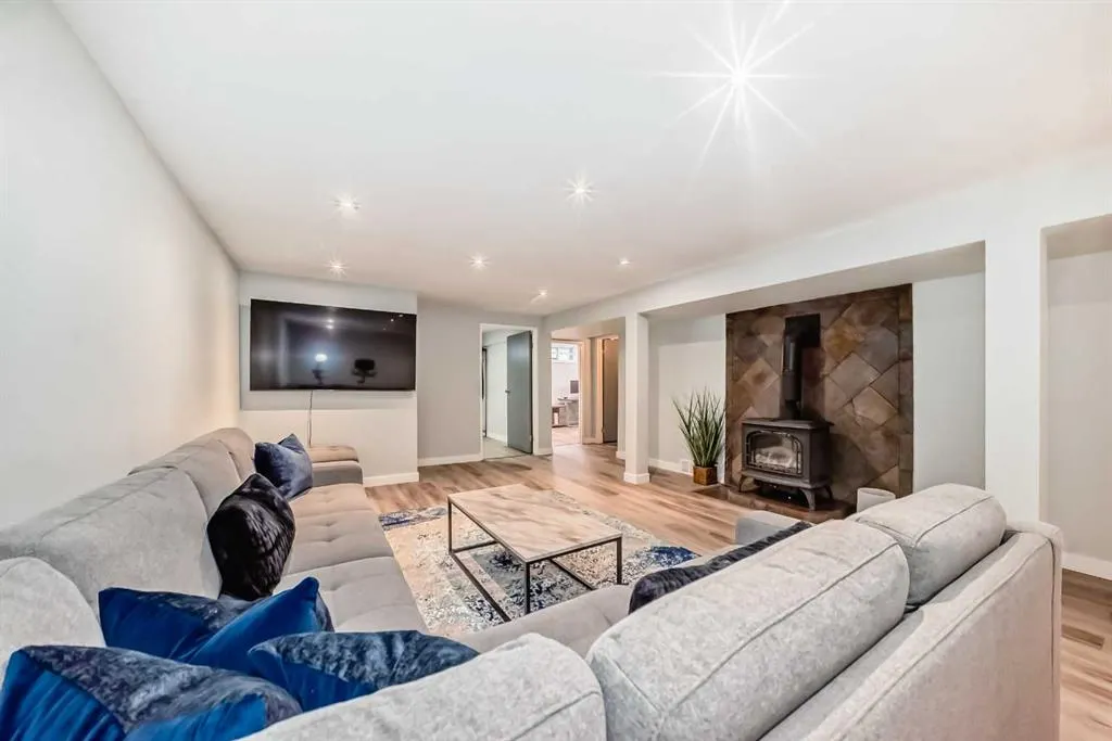 424 Rundlehill Way NE