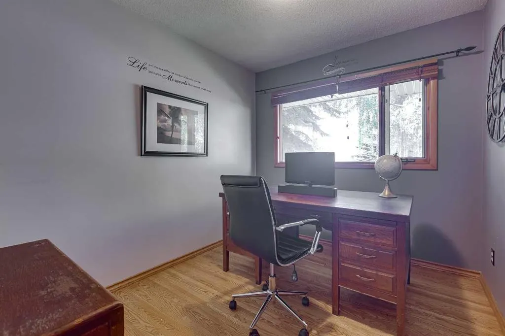 6 Standish Close