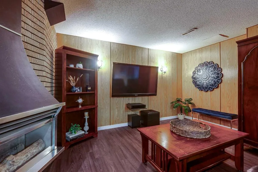 6 Standish Close