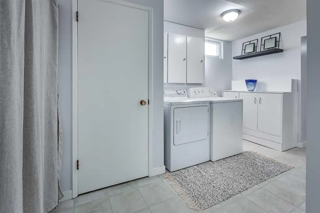 6 Standish Close