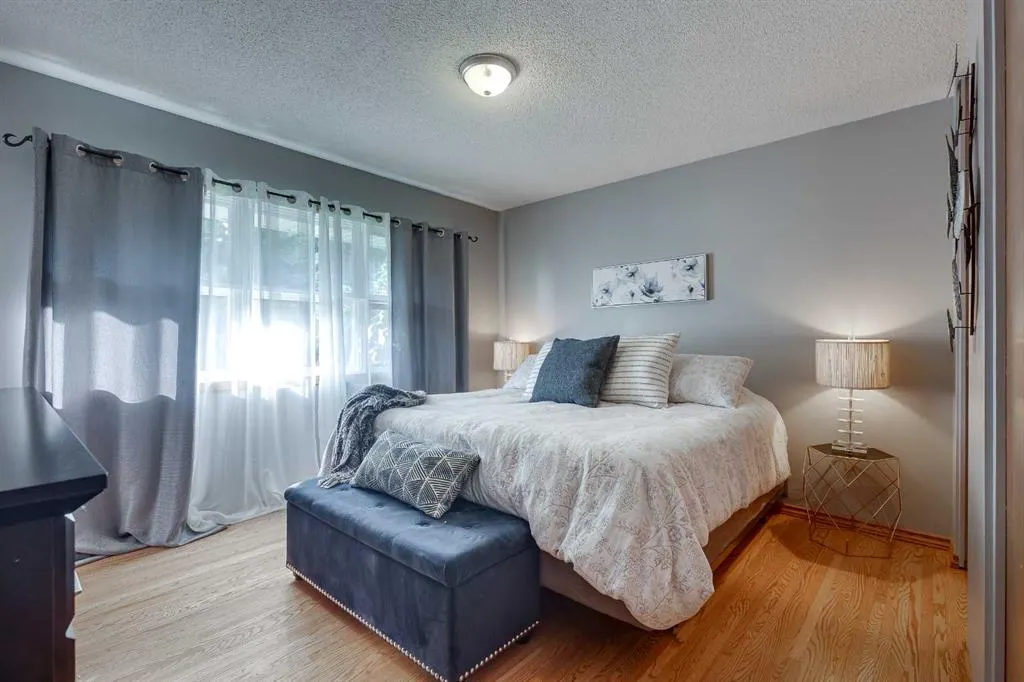 6 Standish Close