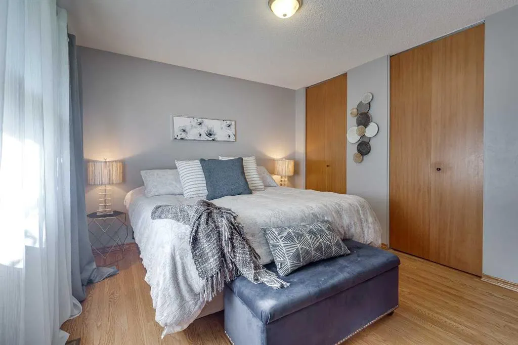 6 Standish Close