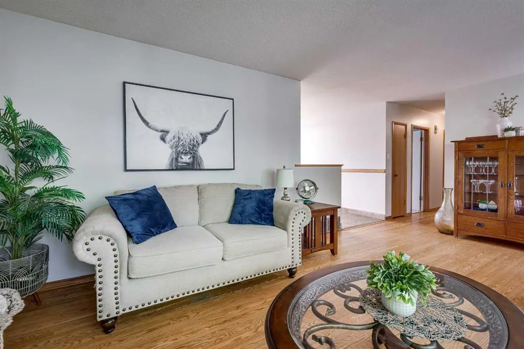6 Standish Close