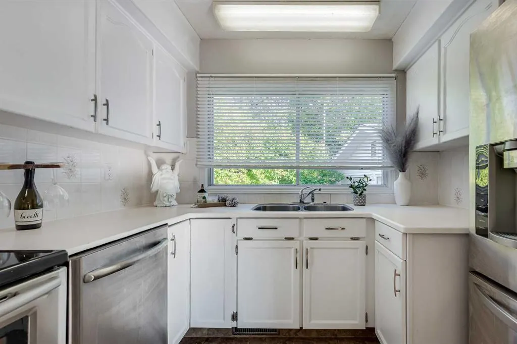 6 Standish Close
