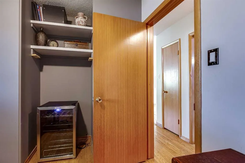 6 Standish Close
