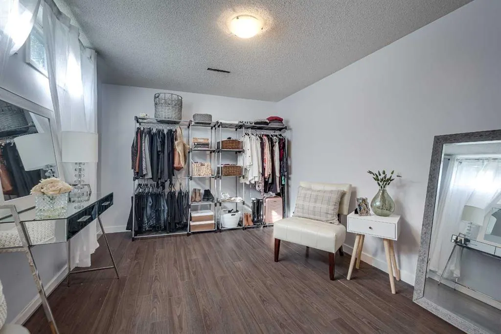 6 Standish Close