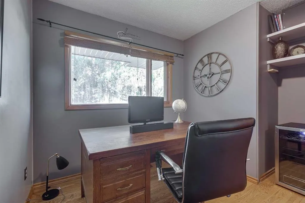 6 Standish Close