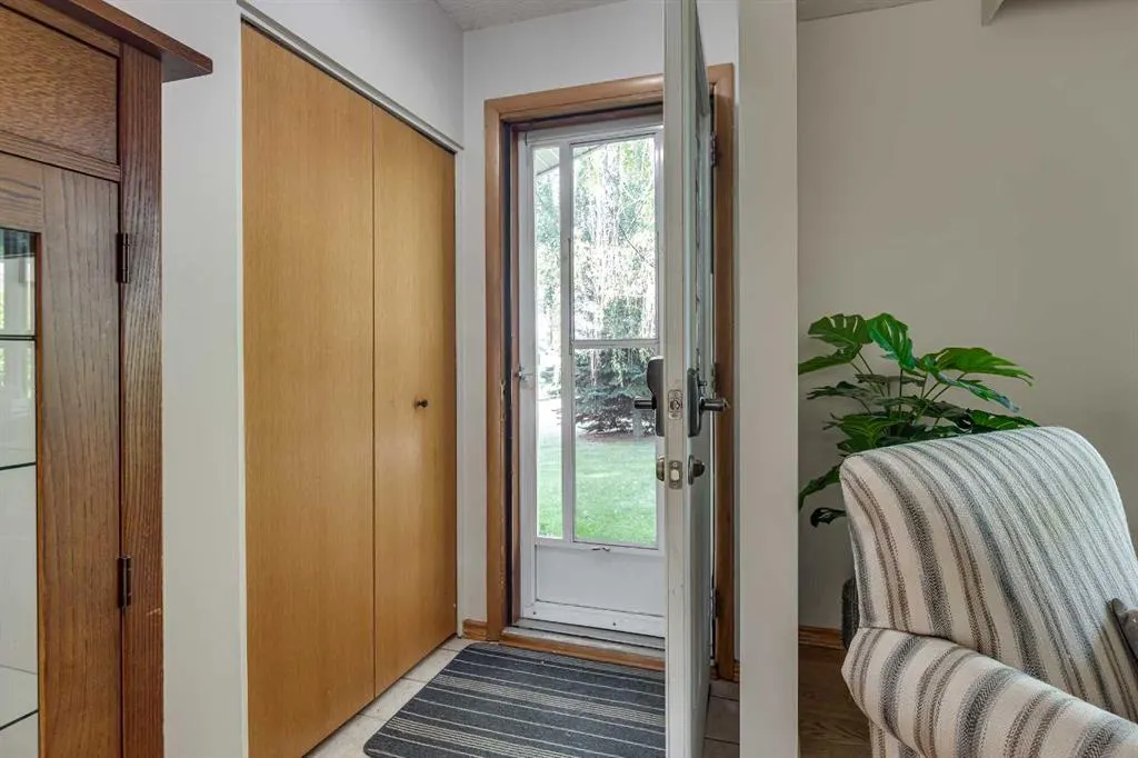 6 Standish Close