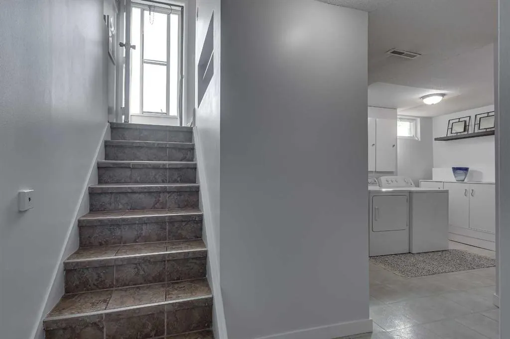 6 Standish Close