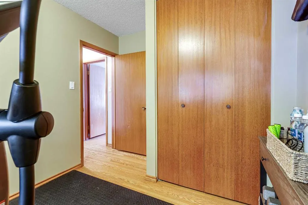 6 Standish Close
