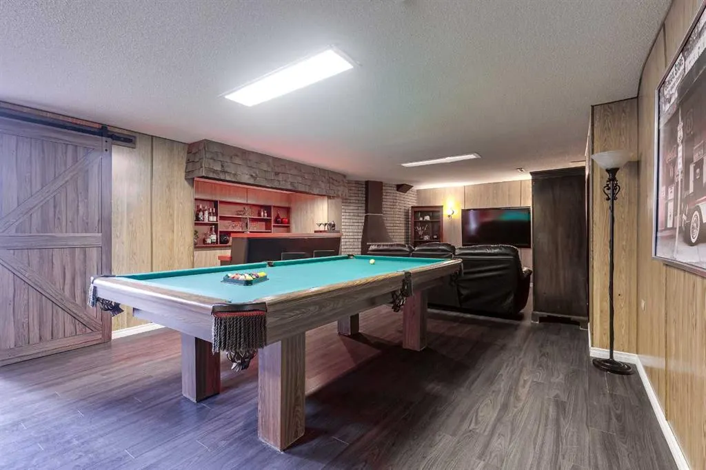 6 Standish Close
