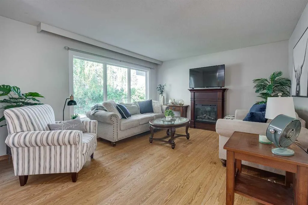 6 Standish Close