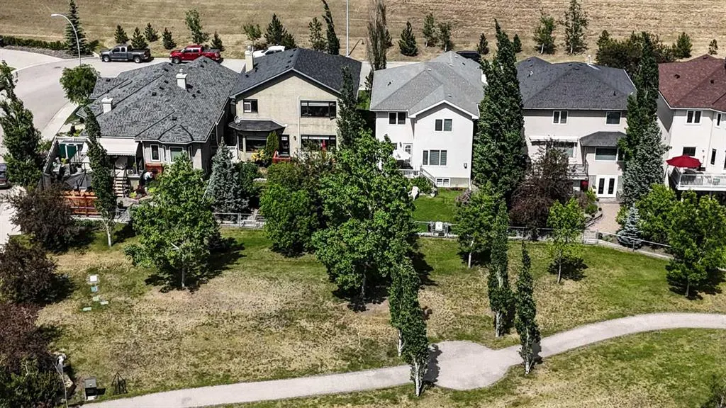 148 Scenic View Close NW