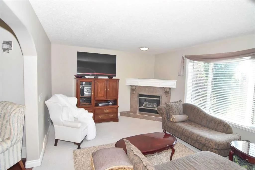 148 Scenic View Close NW