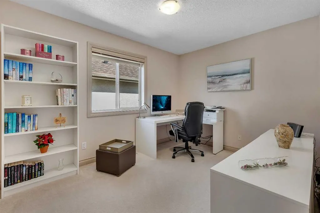 162 Harvest Grove Close NE