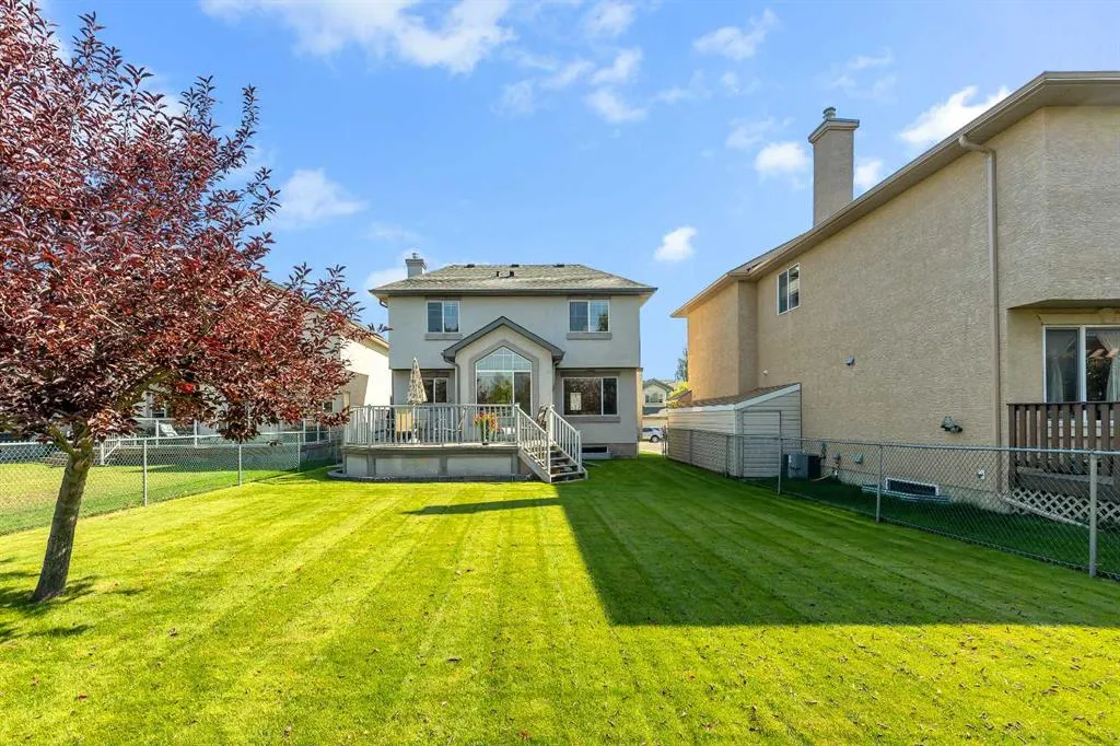 162 Harvest Grove Close NE