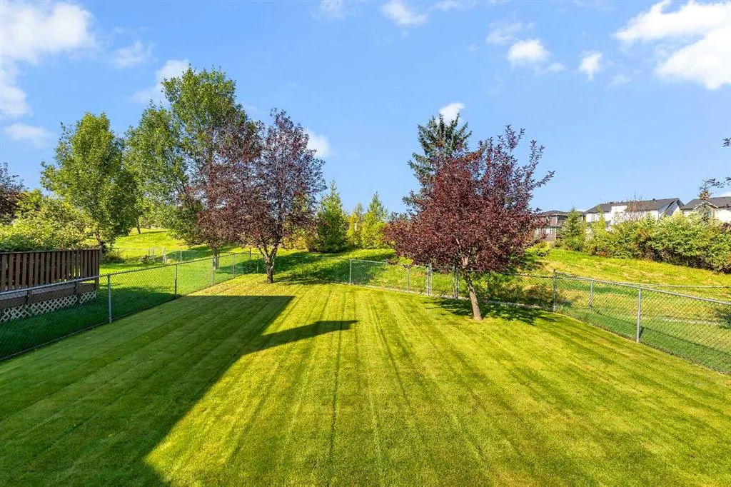 162 Harvest Grove Close NE