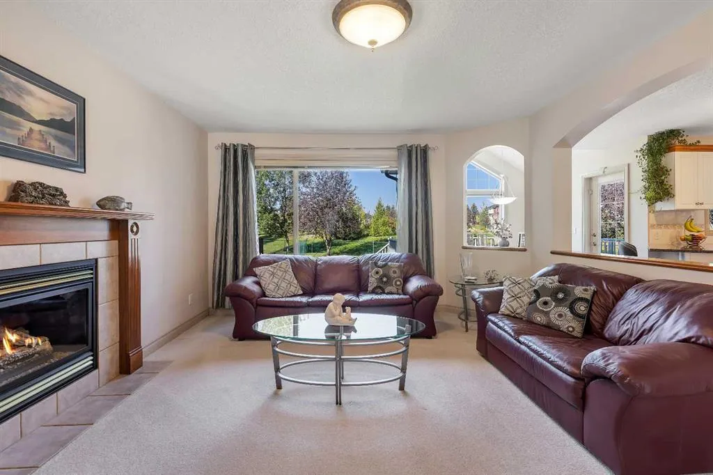 162 Harvest Grove Close NE
