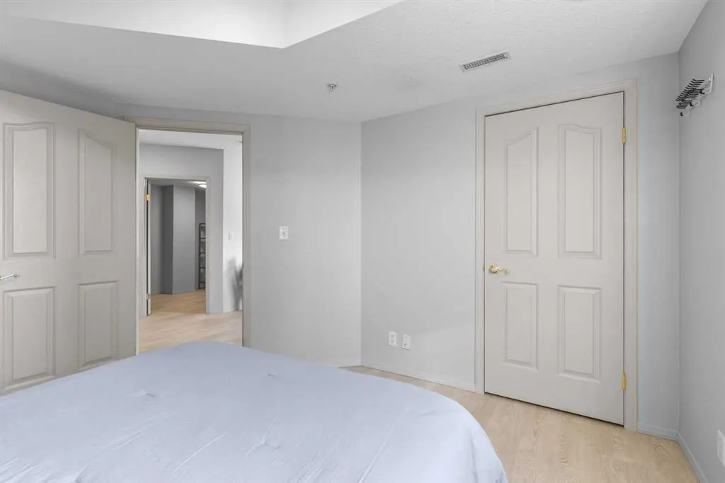 683 10 Street SW, #1204