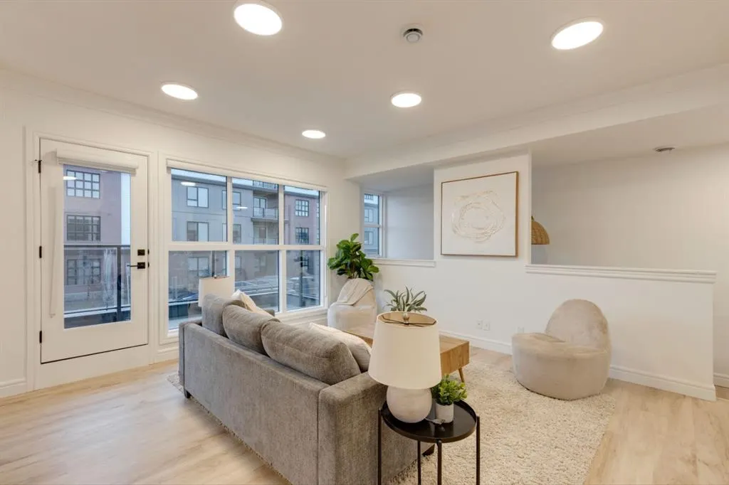 4270 Norford Avenue NW, #702