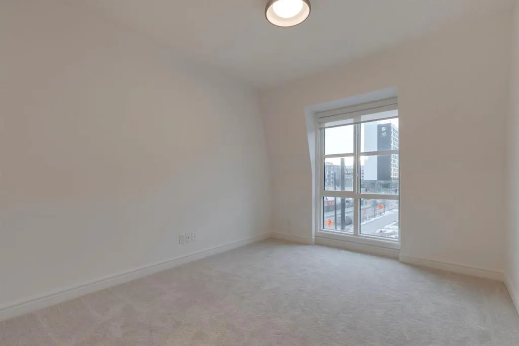 4270 Norford Avenue NW, #702