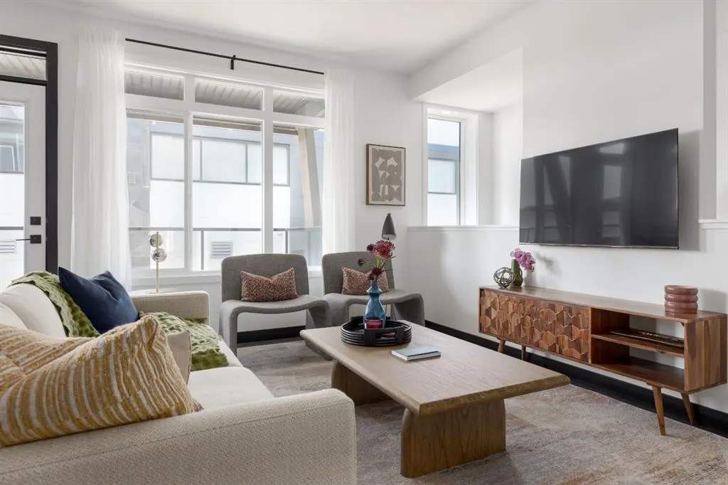 4270 Norford Avenue NW, #702