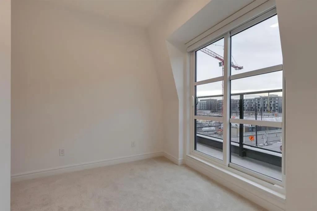 4270 Norford Avenue NW, #702