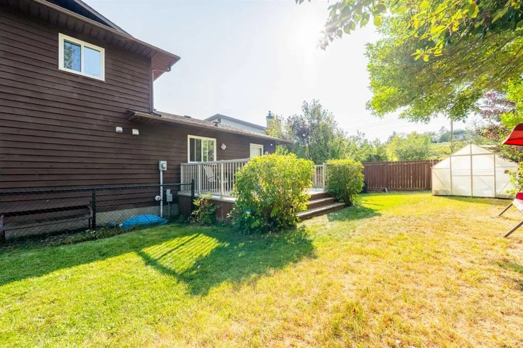 15 Deer Bay SE