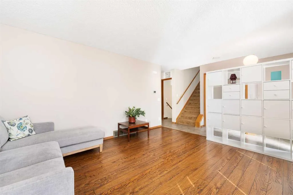 15 Deer Bay SE