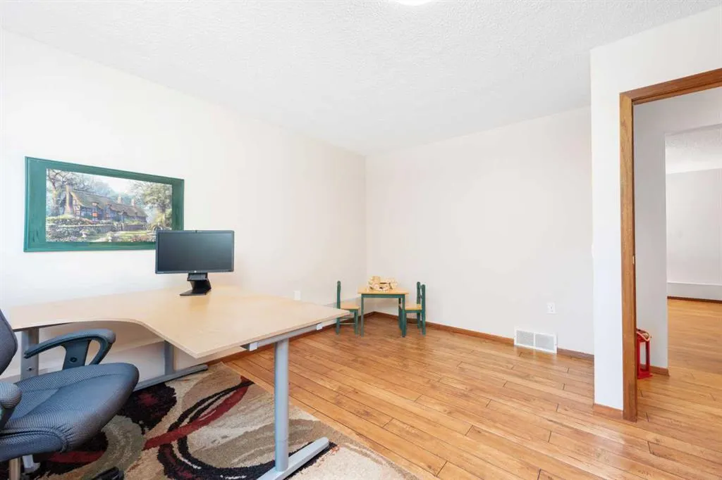 15 Deer Bay SE