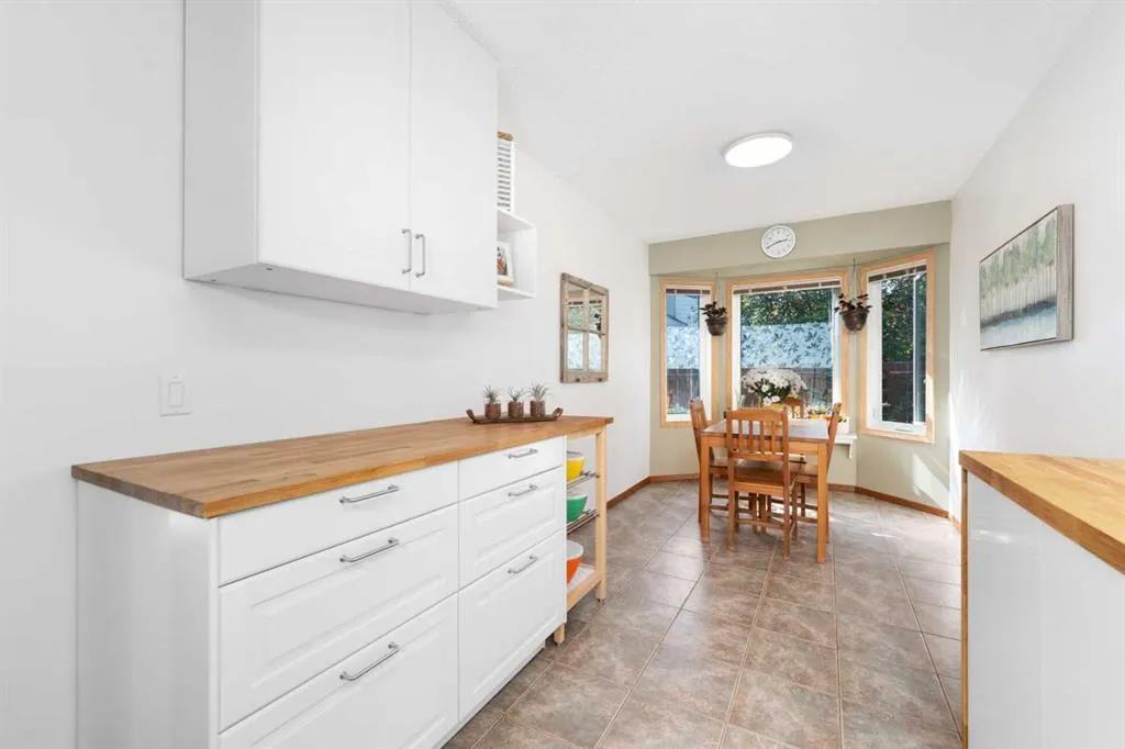 15 Deer Bay SE