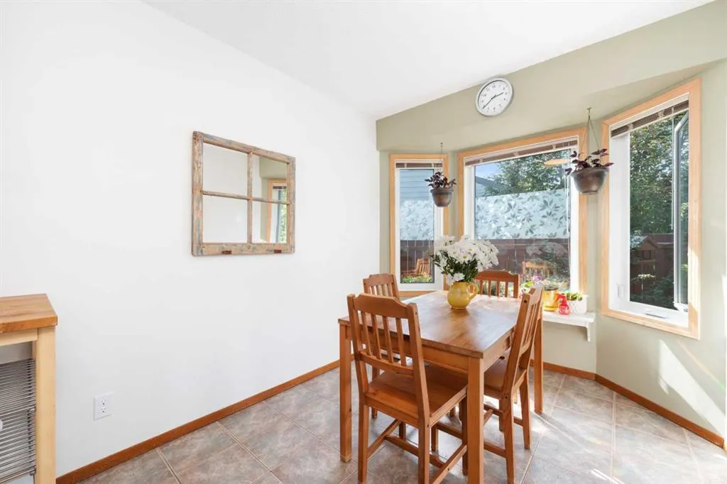 15 Deer Bay SE