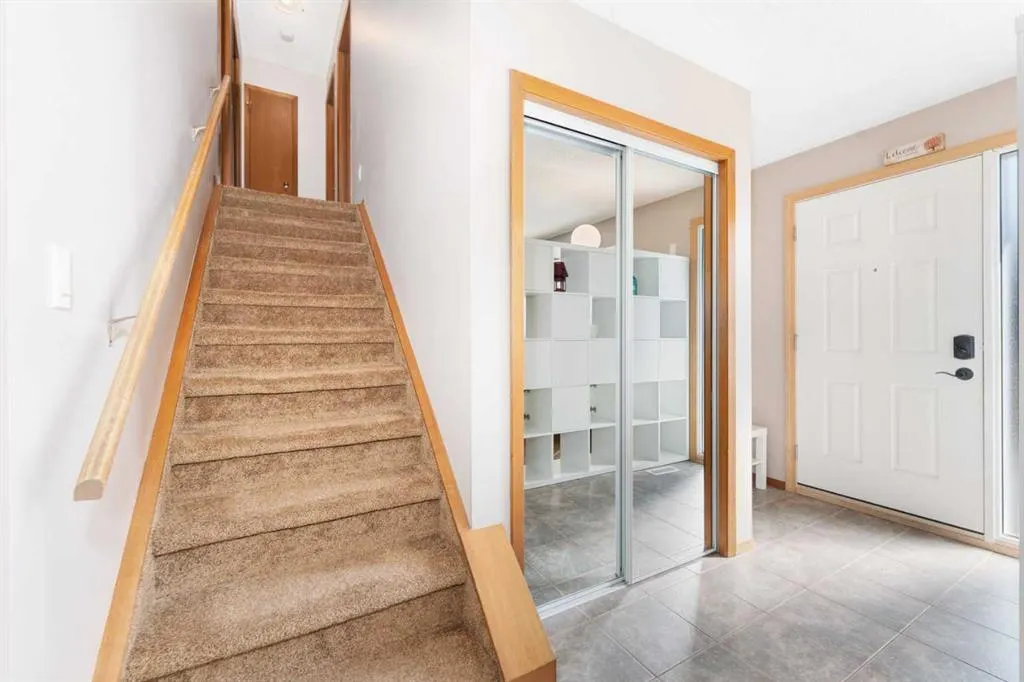 15 Deer Bay SE