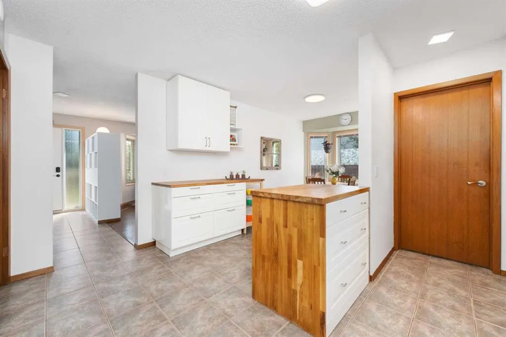 15 Deer Bay SE