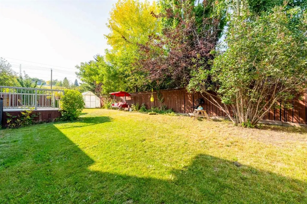 15 Deer Bay SE