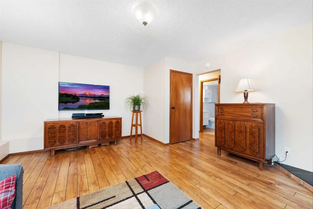 15 Deer Bay SE