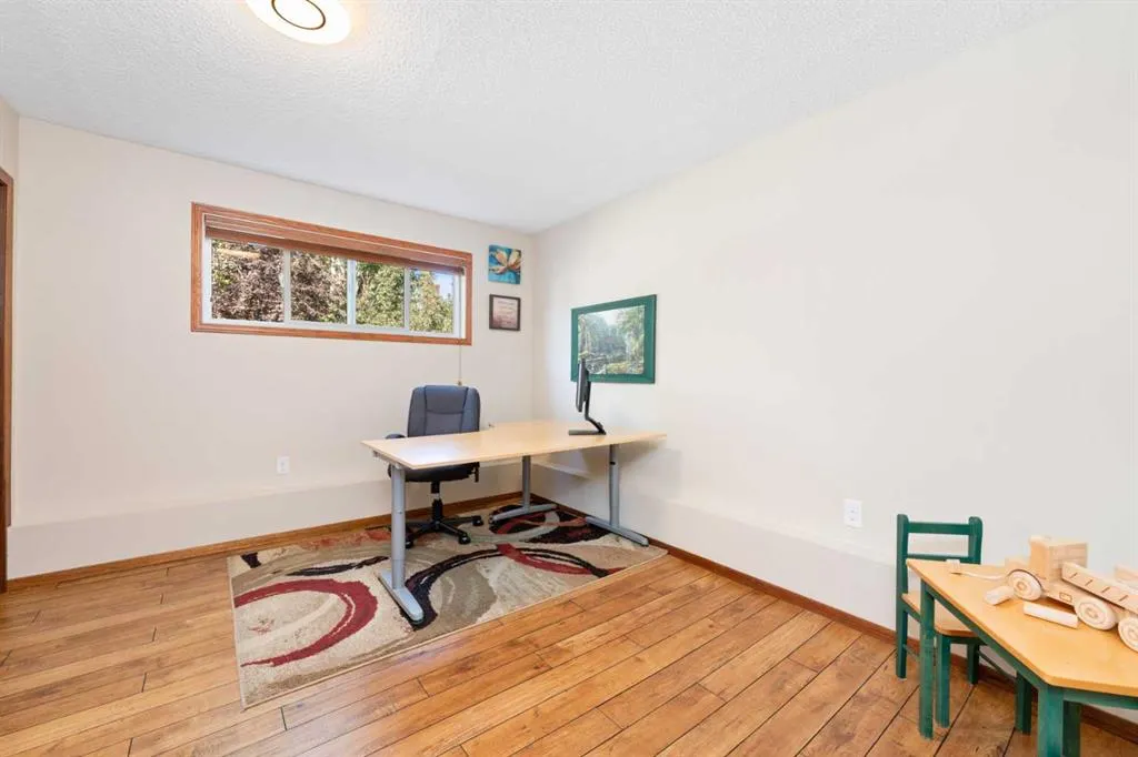 15 Deer Bay SE