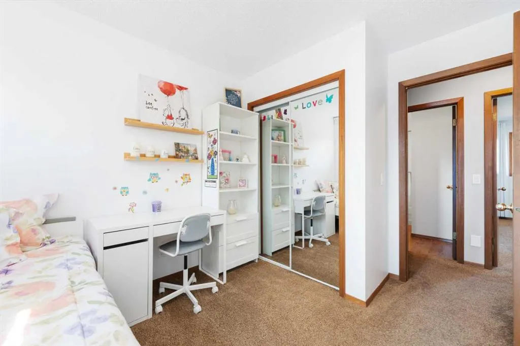 15 Deer Bay SE