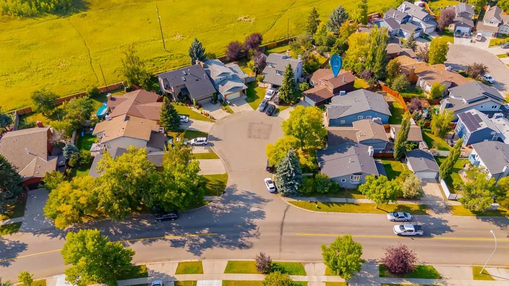 15 Deer Bay SE