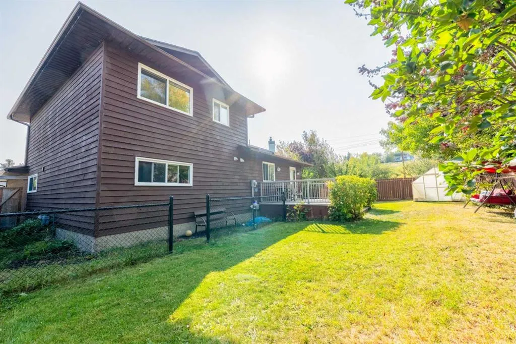 15 Deer Bay SE