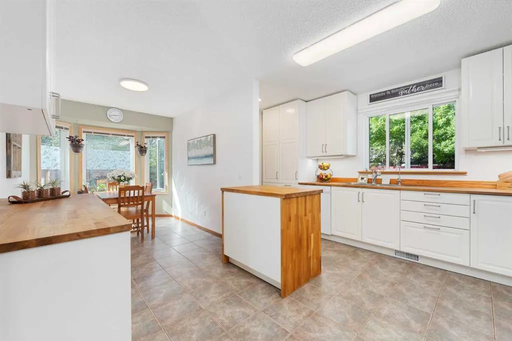 15 Deer Bay SE