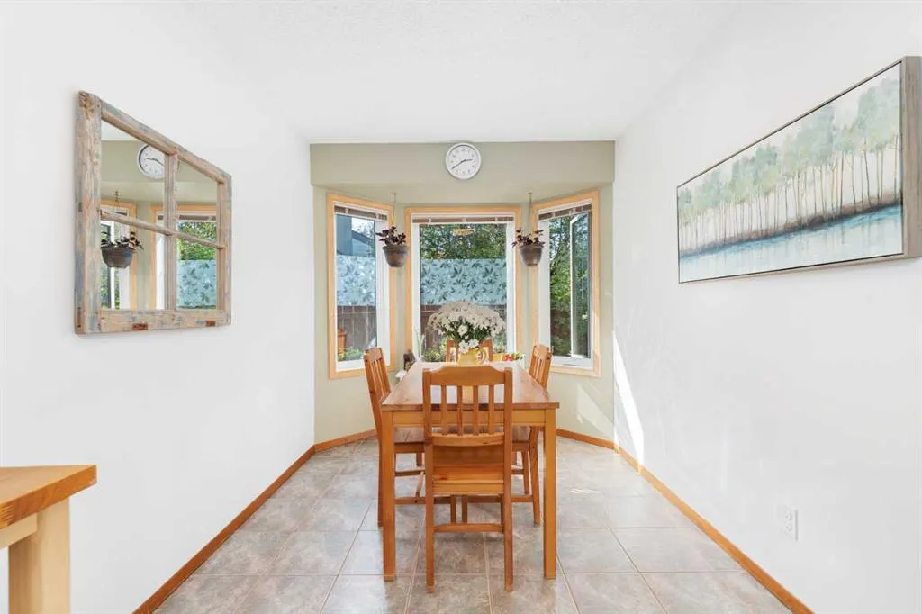 15 Deer Bay SE