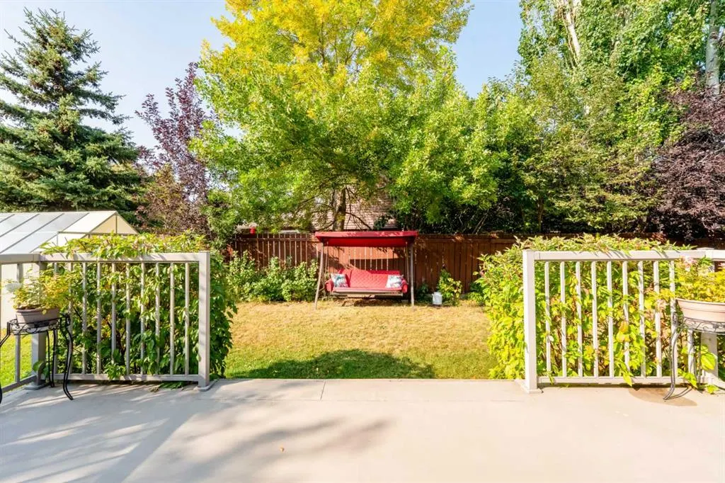 15 Deer Bay SE